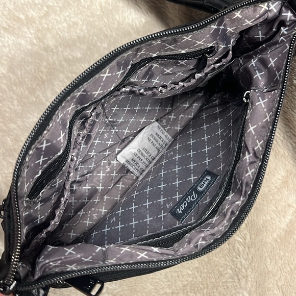 LUG Pacer Crossbody - Picture 9 of 15